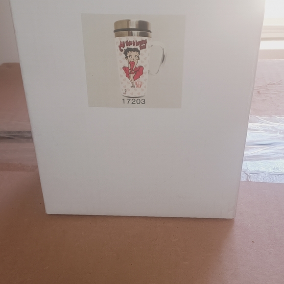 Betty Boop Red and White Travel Mug - Picture 2 of 2